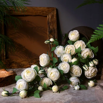 Бяла Дълга клонка на скандинавския изкуствено цвете с роза в ръка, булчински букет от копринени цветя за украса на дома празнична маса