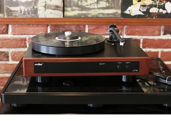 Новият плейър на грамофонни плочи LP-12s с патрон за тонарма, регулатор на потискане на аудио дискове.